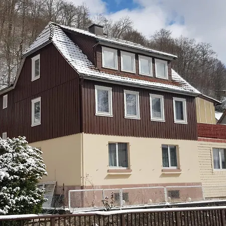 Am Fluss Mit Traumhafter Dachterrasse ,garten Und Grill